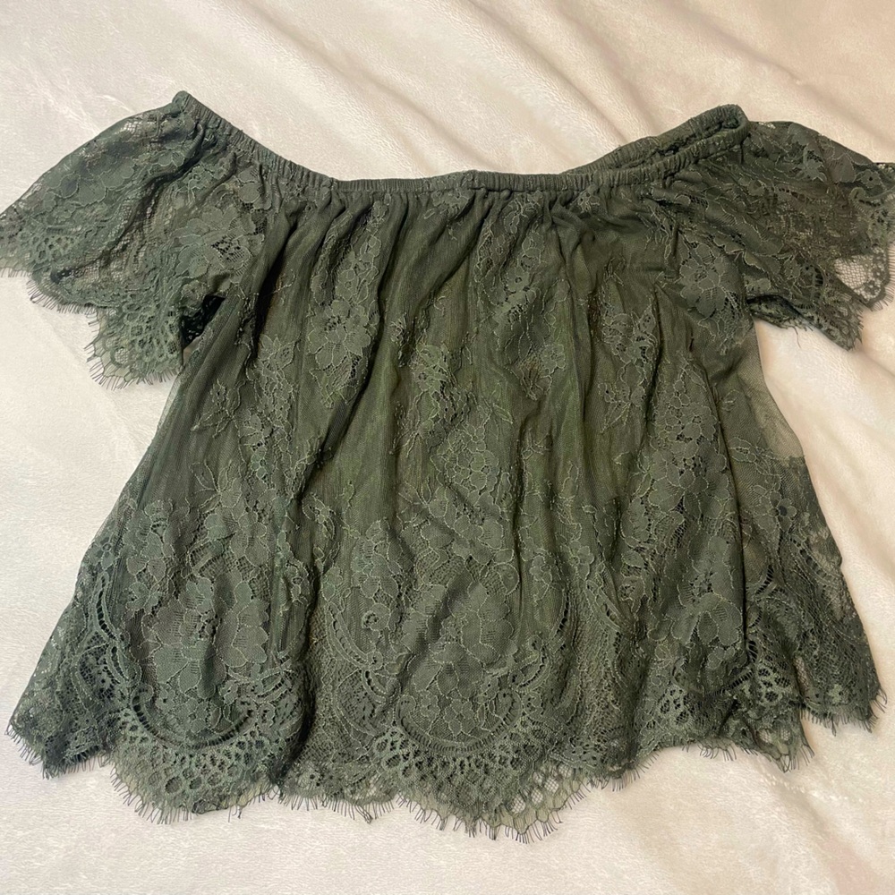 Women’s American Eagle (M) Sage green off-the-shoulder shirt